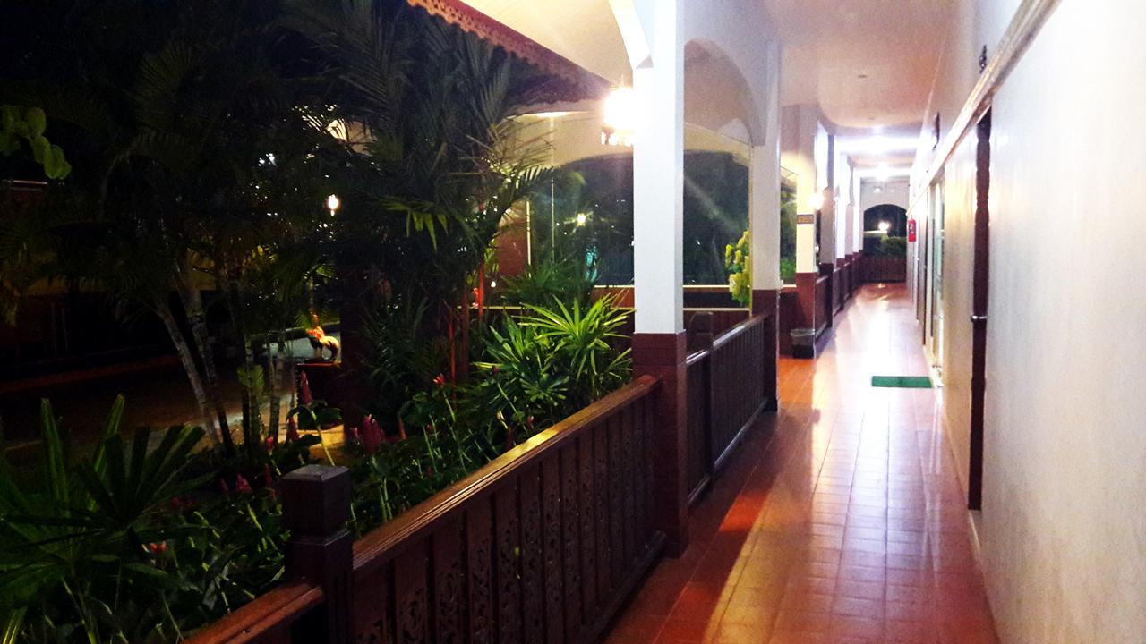 Khum Nakhon Hotel 나콘시탐마랏 외부 사진
