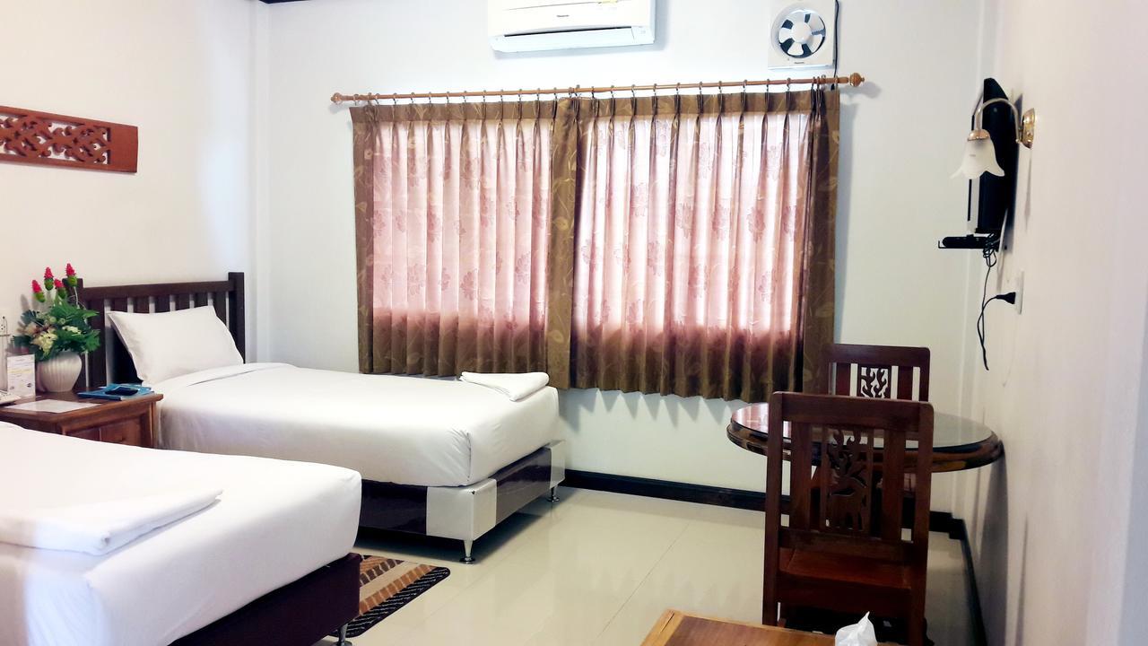 Khum Nakhon Hotel 나콘시탐마랏 외부 사진