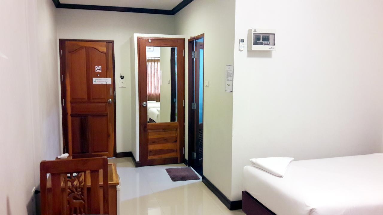 Khum Nakhon Hotel 나콘시탐마랏 외부 사진