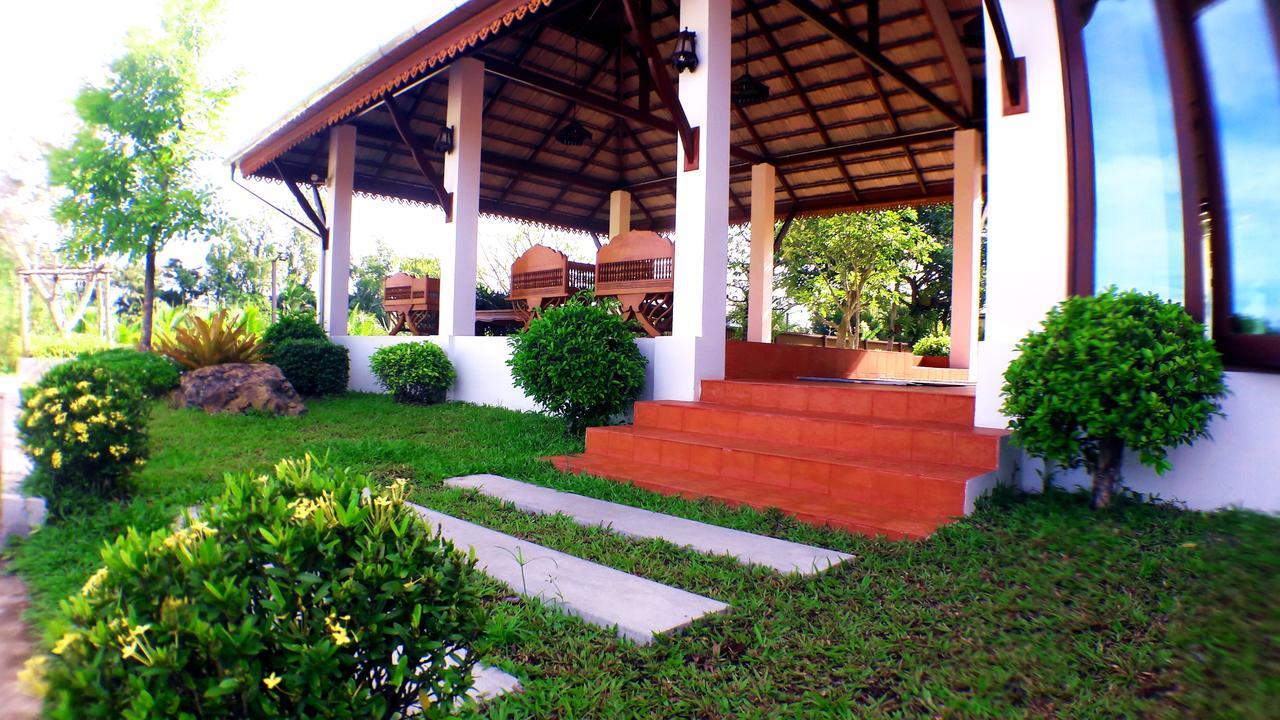 Khum Nakhon Hotel 나콘시탐마랏 외부 사진