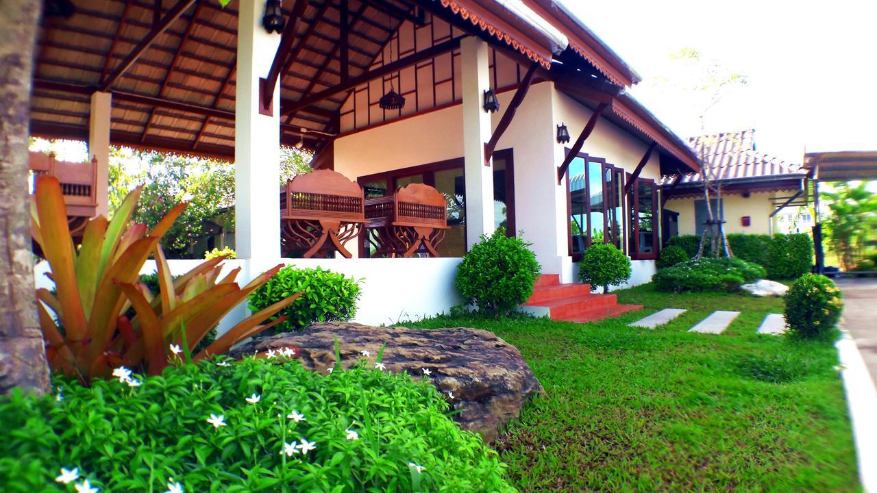 Khum Nakhon Hotel 나콘시탐마랏 외부 사진