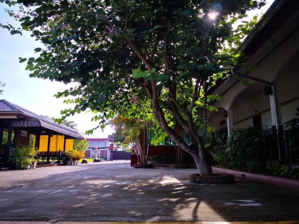 Khum Nakhon Hotel 나콘시탐마랏 외부 사진