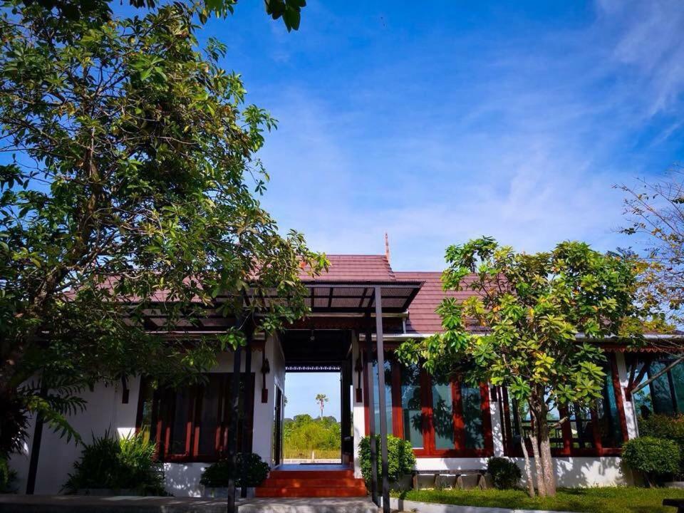 Khum Nakhon Hotel 나콘시탐마랏 외부 사진