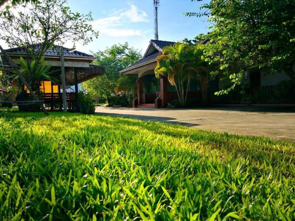 Khum Nakhon Hotel 나콘시탐마랏 외부 사진