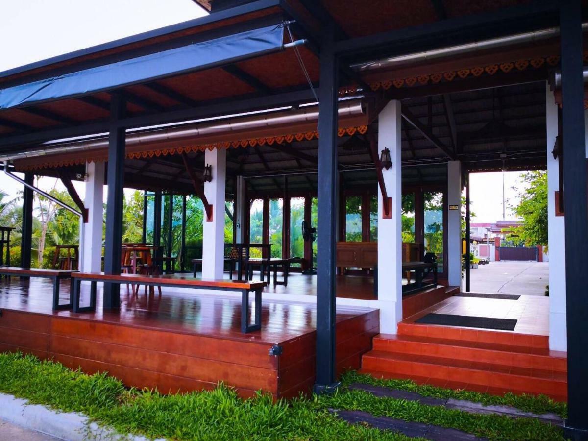 Khum Nakhon Hotel 나콘시탐마랏 외부 사진